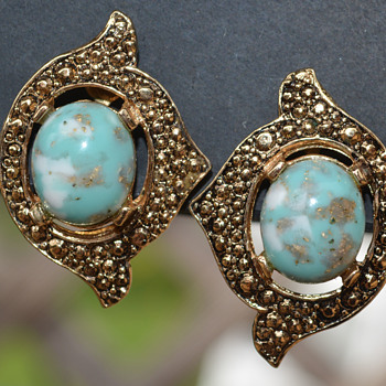 Sarah Coventry Earrings - Costume Jewelry