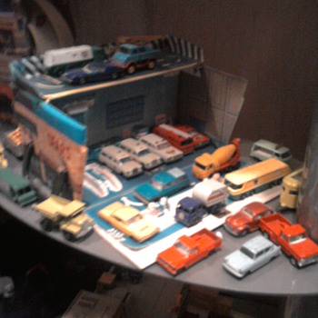 Sears vinyl fold out service center with matchbox cars...