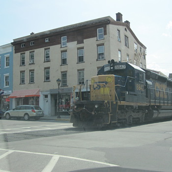 CSX "street running" in the amazing antiques town of Hudson NY