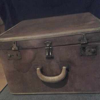 Oshkosh vintage train luggage satin lining real nice