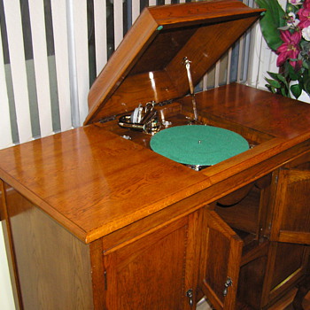 Australian made gramophone C 1925