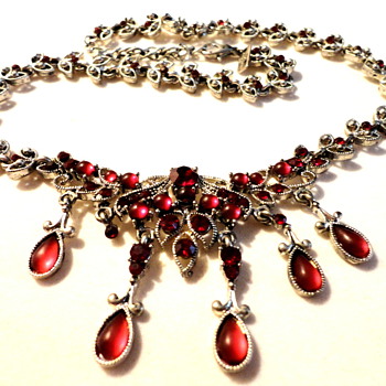 Victorian inspired Ruby Rhinestone Cabochons festoon necklace - Costume Jewelry