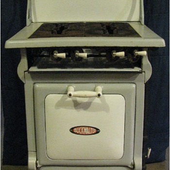 Buckwalter Gas Range - Kitchen