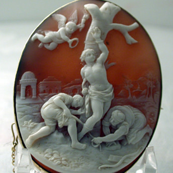 Shell cameo of St Sebastian - Fine Jewelry