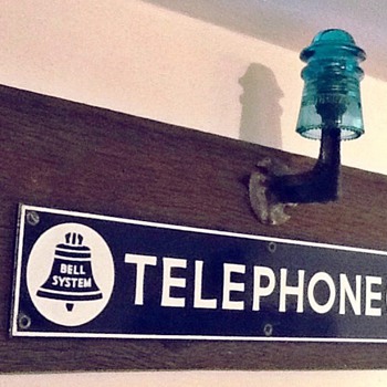 Vintage "original" sign - Telephones