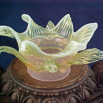 Kralik Pink Opalescent & Vaseline Floriform Art Glass Lamp Shade - Art Glass