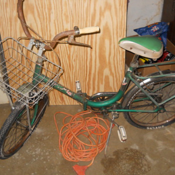 odd folding bicycle..cinzia