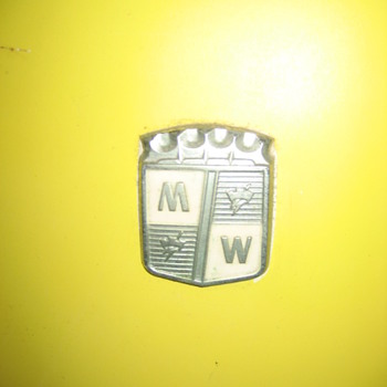 Can anyone tell me the model of this refridgerator?   - Kitchen