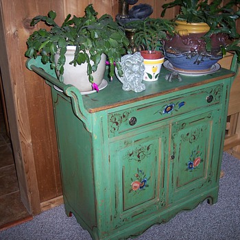 Victorian Cottage Washstand?