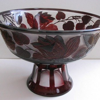 BOHEMIAN CAMEO BOWL - Art Glass