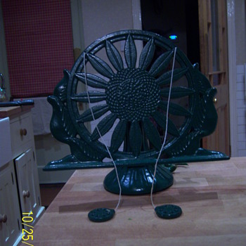 cast iron sunflower cookbook stand