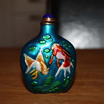 Snuff bottle with goldfishes, heavy and I belive it´s clossoné. - Asian