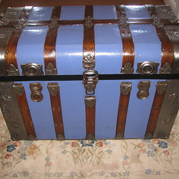 Monitor Trunk Need info on maker - Furniture