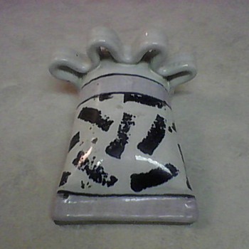 STONEWARE WALL POCKET