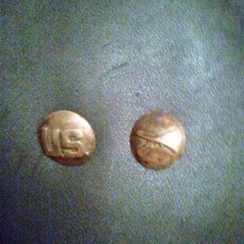 PT 1 OF US MILITARY CLIP ON BOTTONS