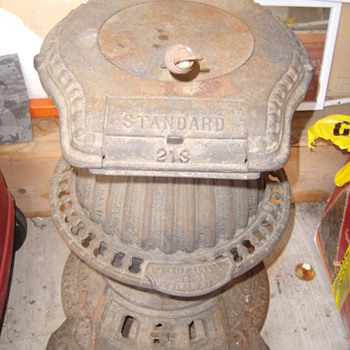 Florin Foundry Standard 213 pot belly coal stove. - Kitchen