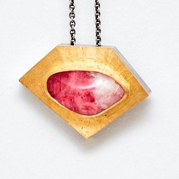 Silver and Gold Pendant with Tugtupite (Denmark), 1980’s - Fine Jewelry