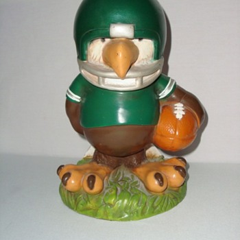 Huddles Football Statue Eagles Mascot - Art Pottery