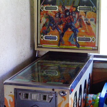 1978 BALLY KISS PINBALL - Coin Operated