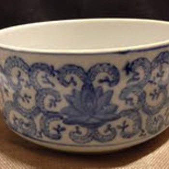 Perfect sized porcelain bowl / Blue white no mark