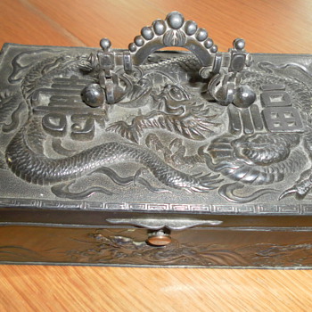 can anyone help  what is it and is it chinese? I have had it 50 years and it was given to my mother from an old lady