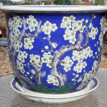 Large, hand-decorated flower pot - Japanese? Chinese?