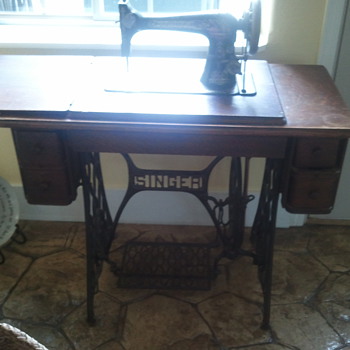 1893 Singer Sewing Machine