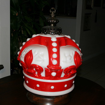 RED CROWN GAS GLOBE SWAG OR LAMP - Petroliana