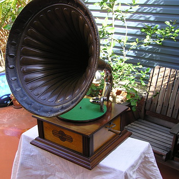 Kosmophon C 1920's European gramophone