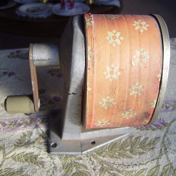 70's DAISY print pencil sharpener - Office