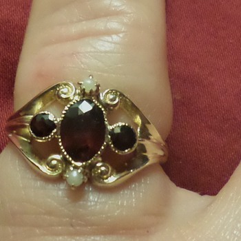 10 k gold garnet and seed pearl ring - Fine Jewelry