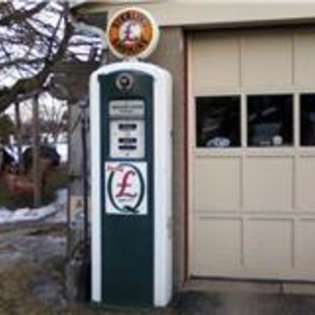 1930 BENNETT GAS PUMP