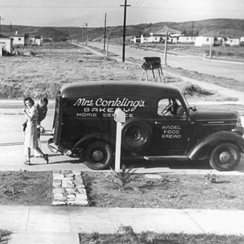 Did any of you have this home delivery truck ? - Photographs