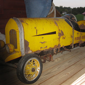 Looking for any info on this race car Fiddle Dee Dee  - Model Cars