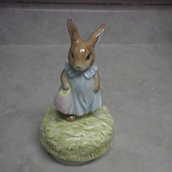 SCHMID MRS. FLOPSY BUNNY MUSIC FIGURINE