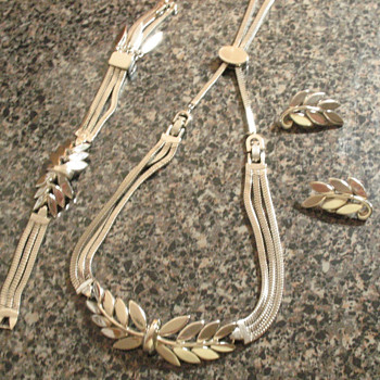 Monet Roman Revival 'Royal Laurel' parure - Costume Jewelry