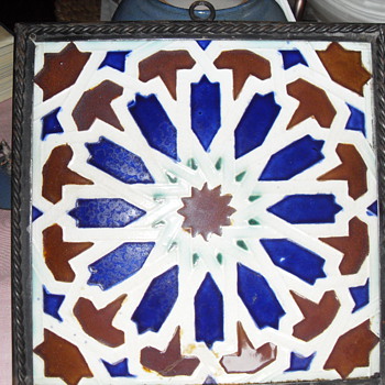 Antique Pickman China Sevilla Gran Medalla Tile,  Circa 1878