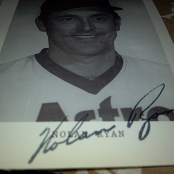 1983 Nolan Ryan team issue autograph
