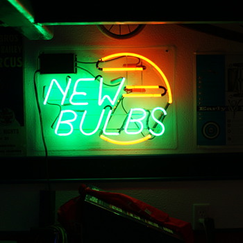 "New Bulbs" neon - Signs