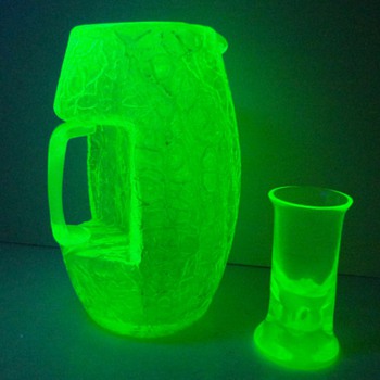 LOETZ UNDER UV LIGHT I - Art Glass