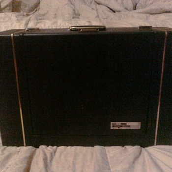 Magnavox 4 speed suitcase record player