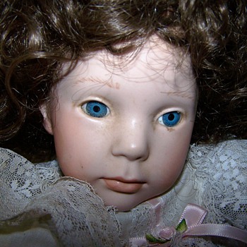 Porcelain doll with no marks on neck
