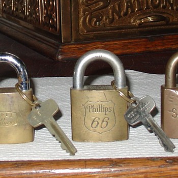 Texaco... Shell... Phillips 66...Sinclair...Standard Oil...Padlocks with Keys - Tools and Hardware