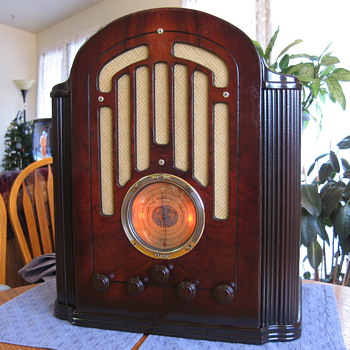 1934 RCA MODEL 128 - Radios