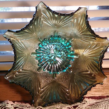 Imperial "Shell & Sand" Green Iridized Bowl - Glassware