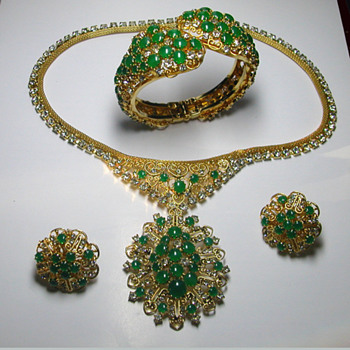 Hattie Carnegie Parure - Costume Jewelry