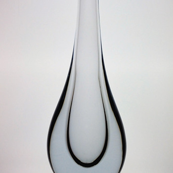 Pure Drop Vase by Gunnar Nylund Strombergshyttan, late 1950's. - Art Glass
