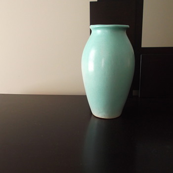 Shearwater pottery vase