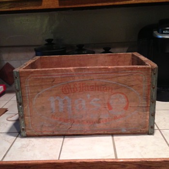 1941 Ma's Root Beer Crate - Advertising