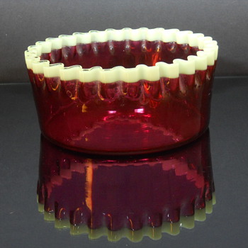 Hobbs Brockunier #205 and #206 bowls and underplates - Glassware